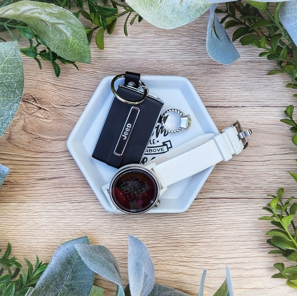 MOM GIFT!!! Laser Engraved Trinket Tray - Mom A Title Just Above Queen - Picture 4 of 11